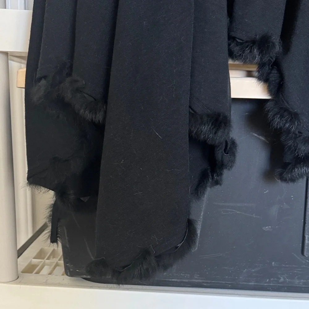 Nina Leonard Black Feather-Trimmed Wrap - Picture 5 of 8